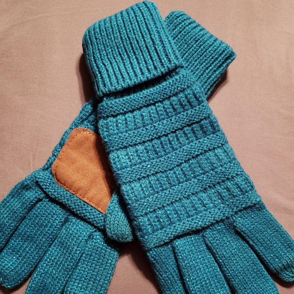NWOT C.C. Teal Sparkle knit gloves